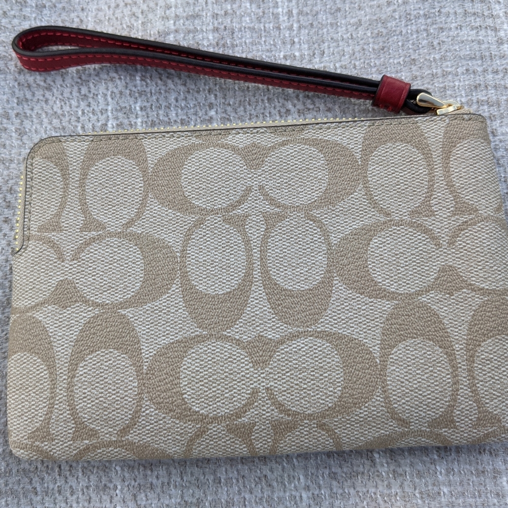 COACH Lunar New Year Rabbit Wristlet Signature Carriage w/Rabbit CF372 NWT - Picture 2 of 11
